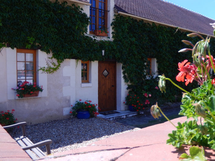 La Latierie Loire Valley gite with heated pool and spacious gardens